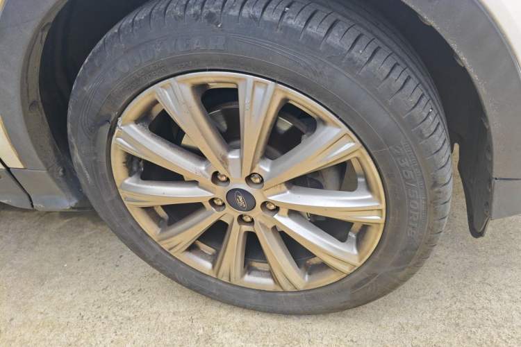 Used Ford Kuga 2017 EcoBoost 180 Two-Wheel-Drive Luxury Wing Edition Right Front Wheel Hub