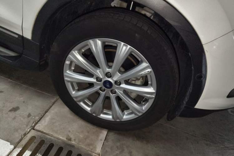 Used Ford Kuga 2017 EcoBoost 180 Four-Wheel Drive Titanium Edition Right Front Wheel Hub