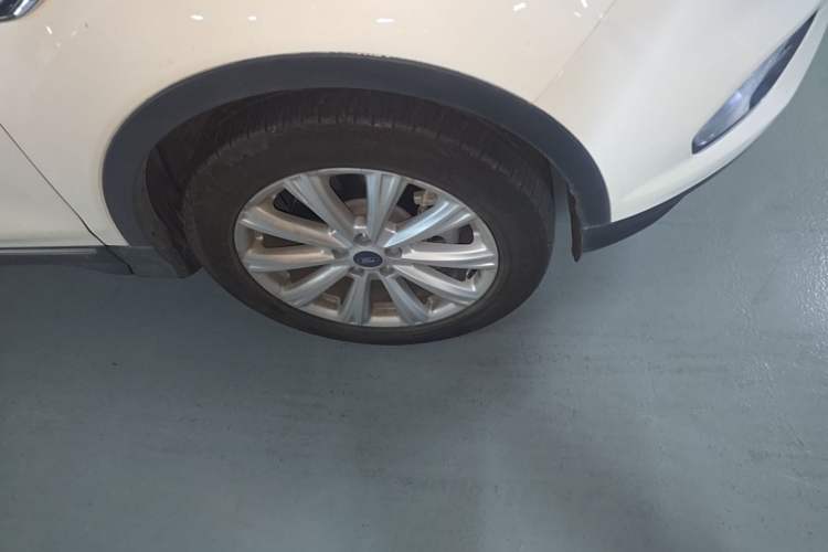 Used Ford Kuga 2017 EcoBoost 245 4x4 Prestige Edition Right Front Wheel Hub