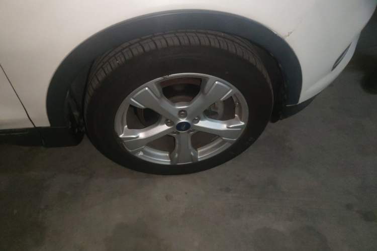 Used Ford Kuga 2017 EcoBoost 180 Two-Wheel-Drive Tiger Leap Model Right Front Wheel Hub
