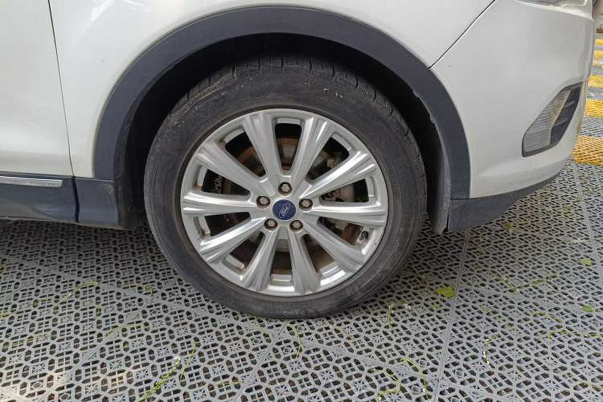 Used Ford Kuga 2017 EcoBoost 180 Four-Wheel Drive Luxury Wing Model Right Front Wheel Hub