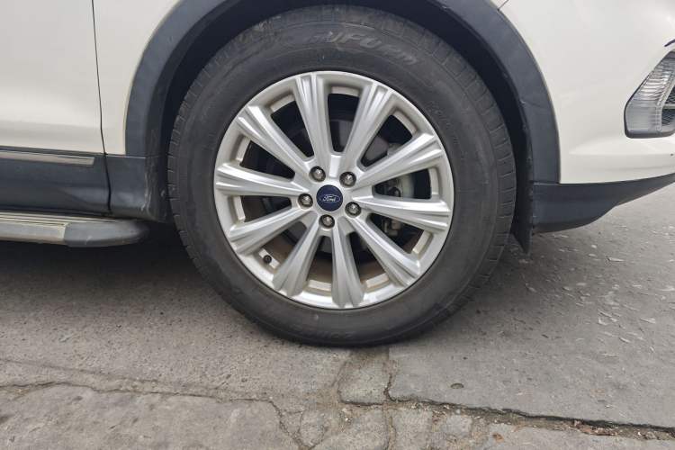 Used Ford Kuga 2017 EcoBoost 180 Two-Wheel-Drive Luxury Wing Edition Right Front Wheel Hub