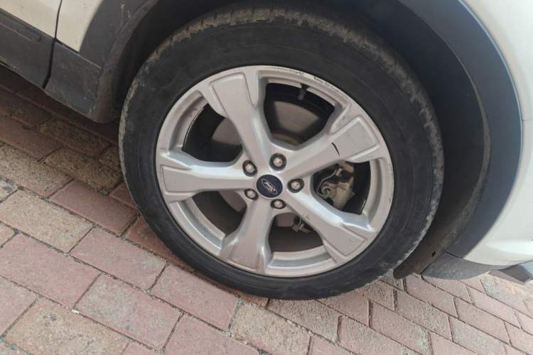Used Ford Kuga 2017 EcoBoost 245 Four-Wheel Drive Platinum Edition Right Front Wheel Hub