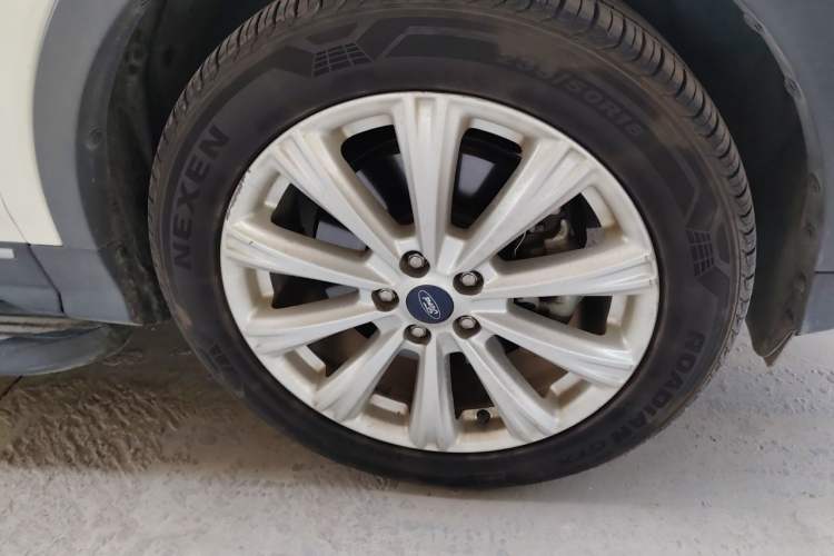 Used Ford Kuga 2017 EcoBoost 245 4x4 Prestige Edition Right Front Wheel Hub