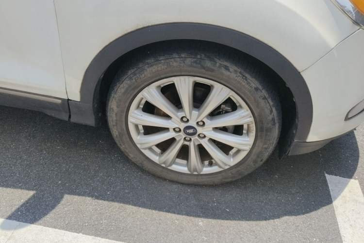 Used Ford Kuga 2017 EcoBoost 245 Four-Wheel Drive Platinum Edition Right Front Wheel Hub