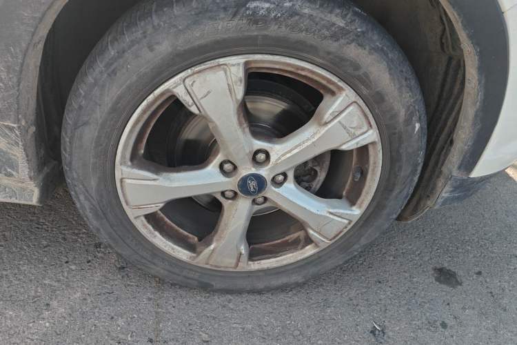 Used Ford Kuga 2017 EcoBoost 180 Two-Wheel-Drive Elite Trim Right Front Wheel Hub