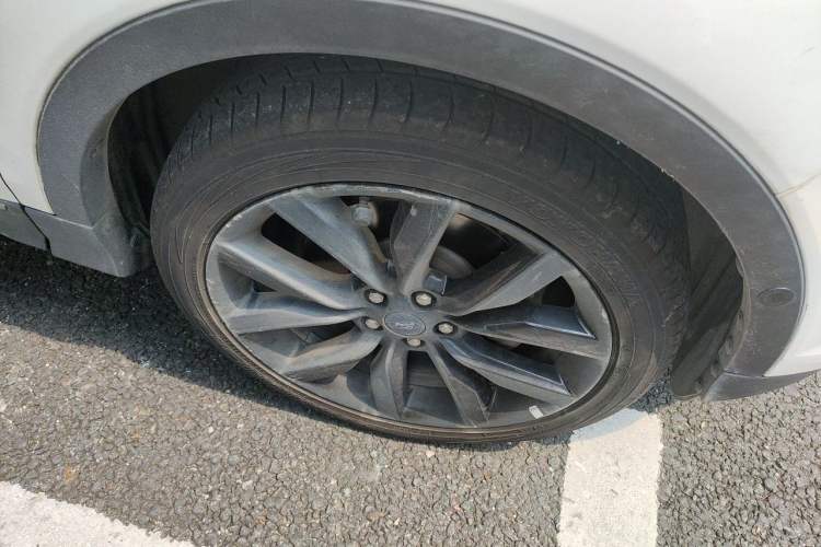 Used Ford Kuga 2017 EcoBoost 245 Four-Wheel-Drive Sport Model Right Front Wheel Hub