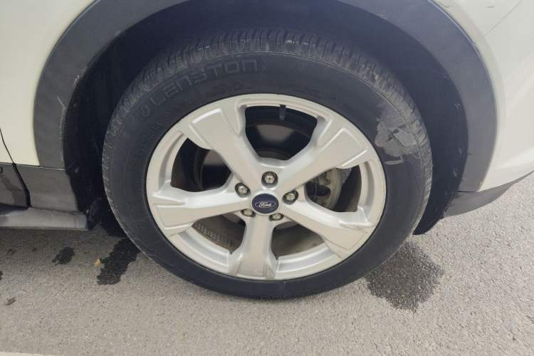 Used Ford Kuga 2017 EcoBoost 180 Two-Wheel-Drive Tiger Leap Model Right Front Wheel Hub