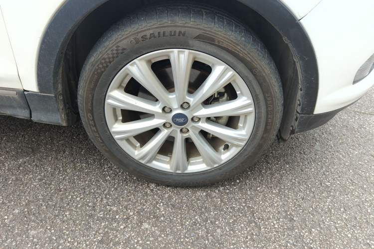 Used Ford Kuga 2017 EcoBoost 245 4x4 Prestige Edition Right Front Wheel Hub
