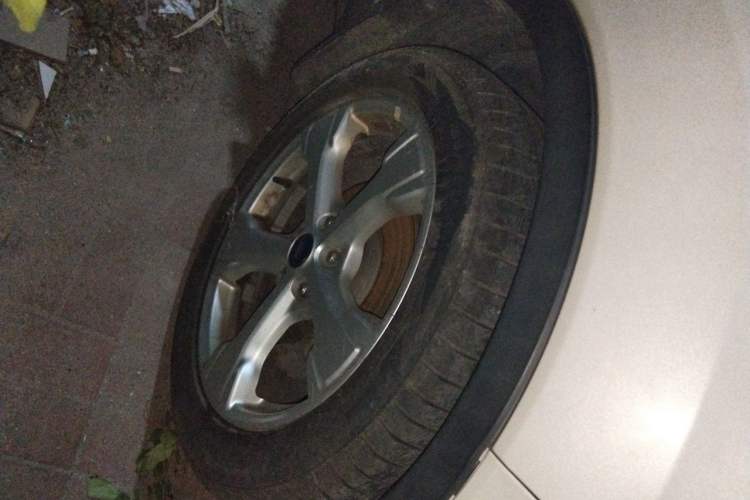 Used Ford Kuga 2017 EcoBoost 180 Two-Wheel-Drive Elite Trim Right Front Wheel Hub