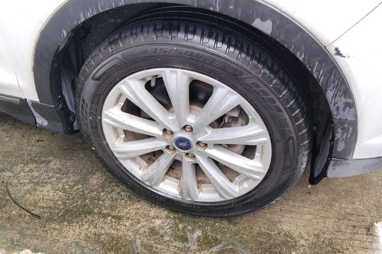Used Ford Kuga 2017 EcoBoost 245 4x4 Prestige Edition Right Front Wheel Hub