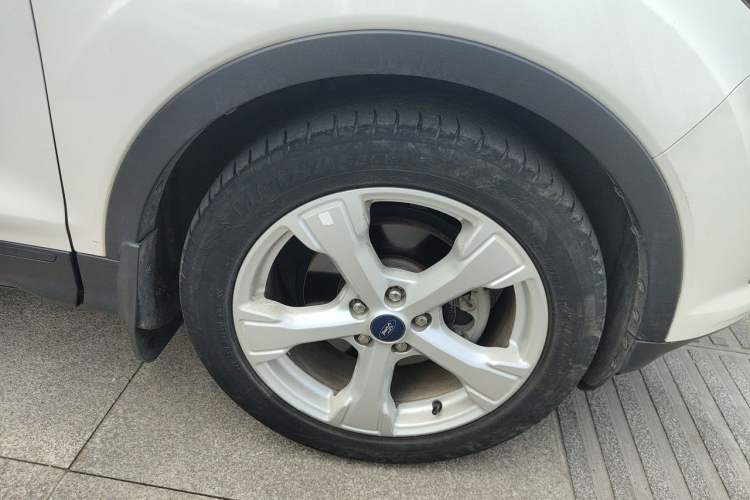 Used Ford Kuga 2017 EcoBoost 180 Two-Wheel-Drive Tiger Leap Model Right Front Wheel Hub