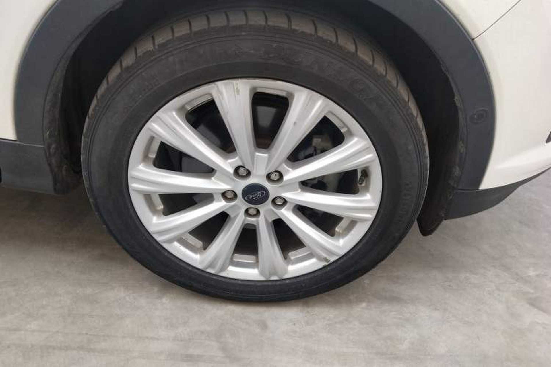 Used Ford Kuga 2017 EcoBoost 245 Four-Wheel Drive Titanium Edition Right Front Wheel Hub