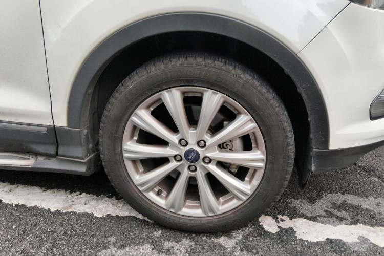 Used Ford Kuga 2017 EcoBoost 245 4x4 Prestige Edition Right Front Wheel Hub