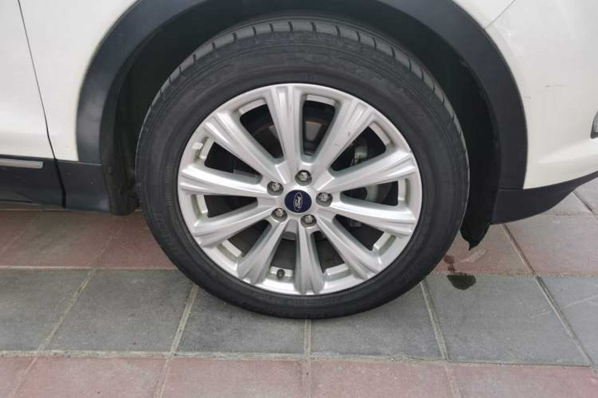 Used Ford Kuga 2017 EcoBoost 180 Two-Wheel-Drive Luxury Wing Edition Right Front Wheel Hub