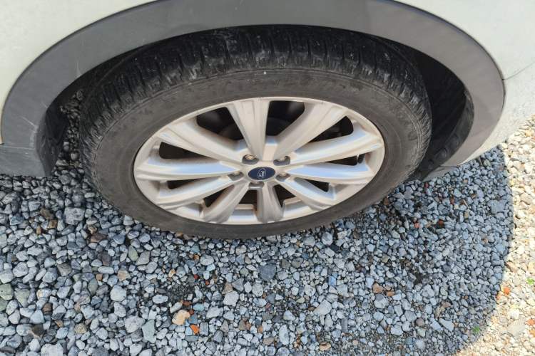 Used Ford Kuga 2017 EcoBoost 245 4x4 Prestige Edition Right Front Wheel Hub