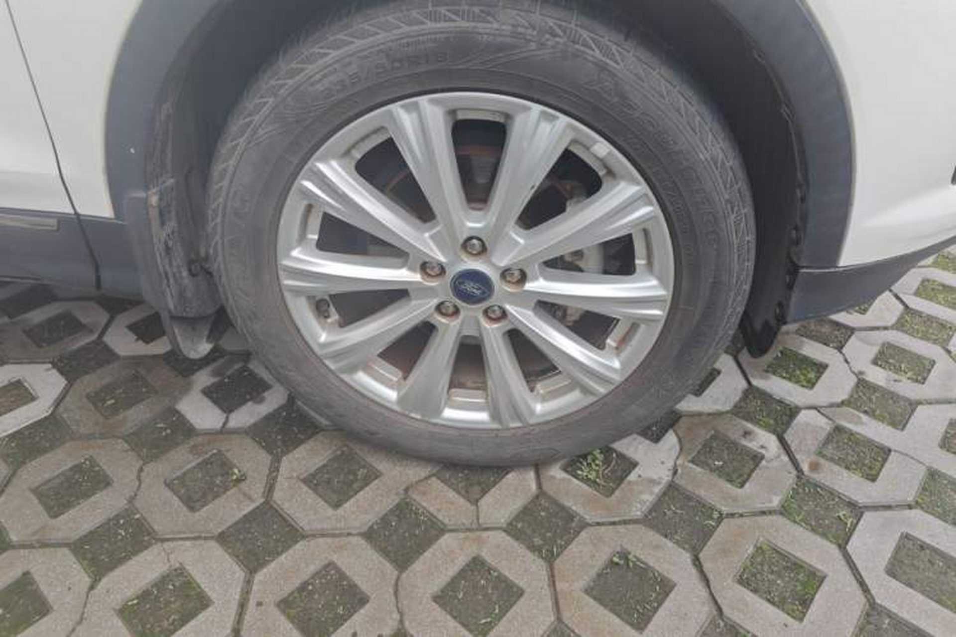 Used Ford Kuga 2017 EcoBoost 180 Two-Wheel-Drive Luxury Wing Edition Right Front Wheel Hub