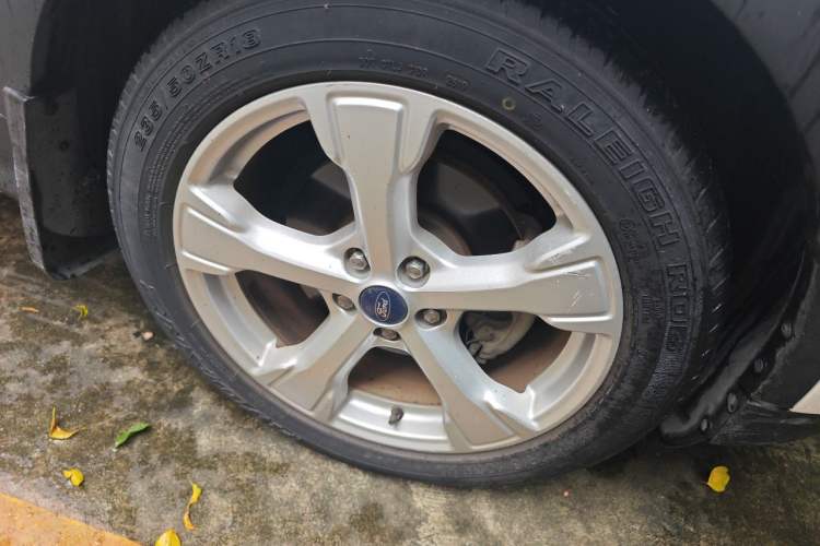 Used Ford Kuga 2017 EcoBoost 180 Two-Wheel-Drive Tiger Leap Model Right Front Wheel Hub