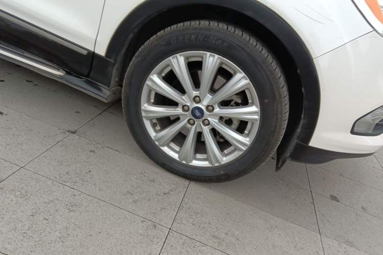 Used Ford Kuga 2017 EcoBoost 245 4x4 Prestige Edition Right Front Wheel Hub