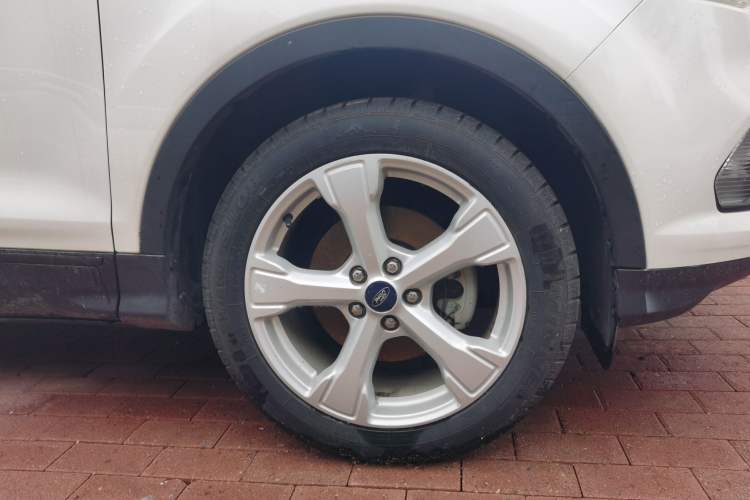 Used Ford Kuga 2017 EcoBoost 180 Two-Wheel-Drive Elite Trim Right Front Wheel Hub