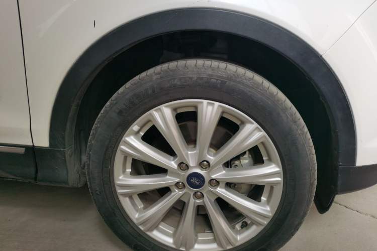 Used Ford Kuga 2017 EcoBoost 180 Four-Wheel Drive Luxury Wing Model Right Front Wheel Hub