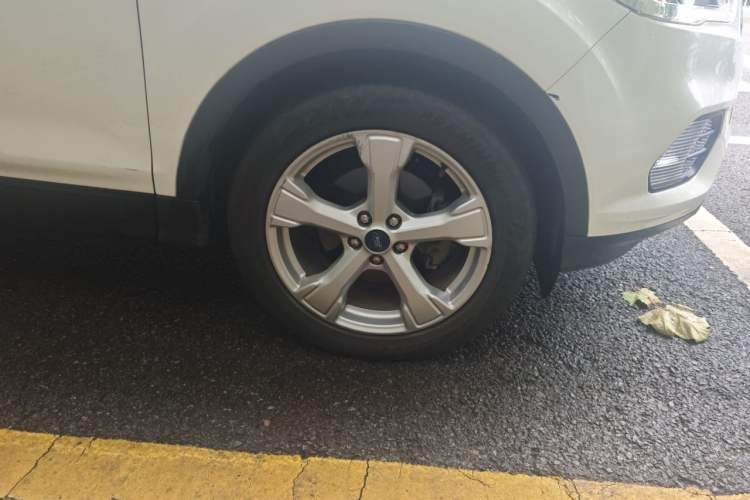 Used Ford Kuga 2017 EcoBoost 180 Two-Wheel-Drive Elite Trim Right Front Wheel Hub
