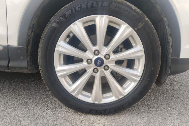 Used Ford Kuga 2017 EcoBoost 180 Two-Wheel-Drive Luxury Wing Edition Right Front Wheel Hub