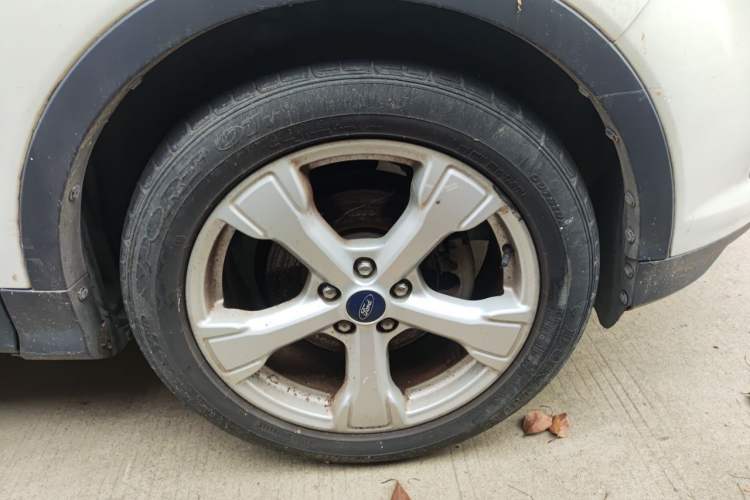 Used Ford Kuga 2017 EcoBoost 180 Two-Wheel-Drive Tiger Leap Model Right Front Wheel Hub