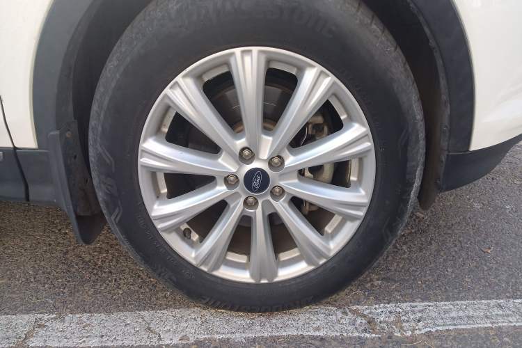 Used Ford Kuga 2017 EcoBoost 245 4x4 Prestige Edition Right Front Wheel Hub