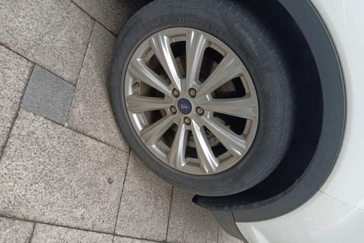 Used Ford Kuga 2017 EcoBoost 245 4x4 Prestige Edition Right Front Wheel Hub