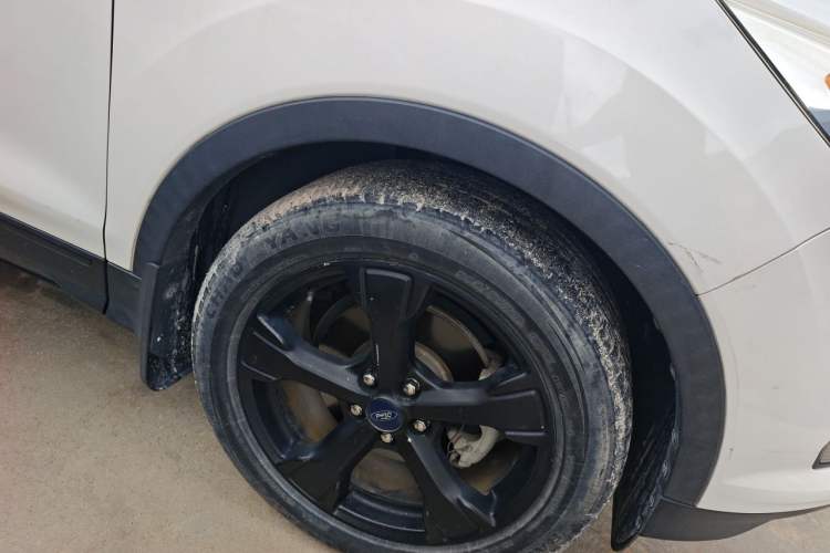 Used Ford Kuga 2017 EcoBoost 180 Two-Wheel-Drive Tiger Leap Model Right Front Wheel Hub