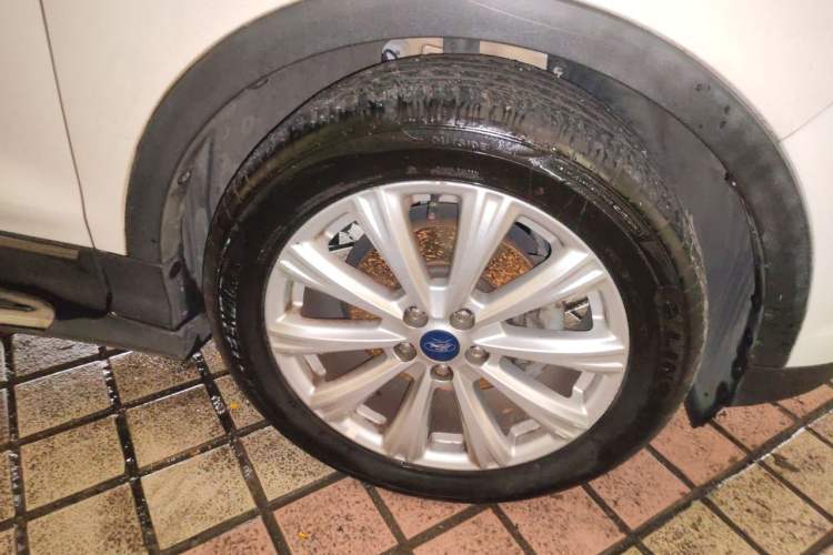 Used Ford Kuga 2017 EcoBoost 180 Two-Wheel-Drive Luxury Wing Edition Right Front Wheel Hub