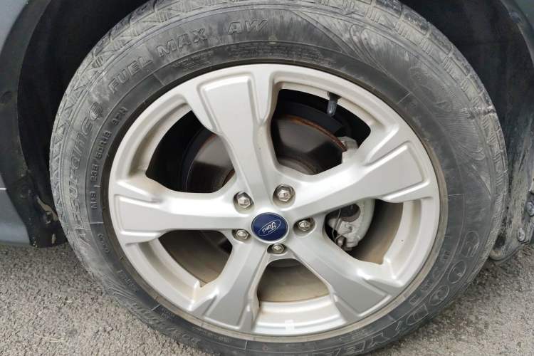 Used Ford Kuga 2017 EcoBoost 180 Two-Wheel-Drive Tiger Leap Model Right Front Wheel Hub
