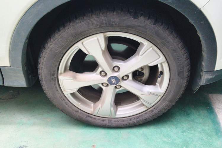 Used Ford Kuga 2017 EcoBoost 180 Two-Wheel-Drive Elite Trim Right Front Wheel Hub