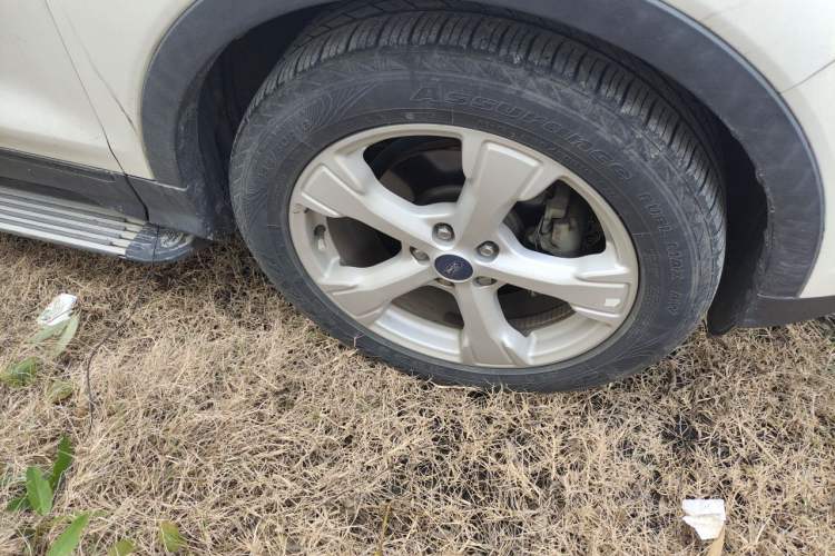 Used Ford Kuga 2017 EcoBoost 180 Two-Wheel-Drive Tiger Leap Model Right Front Wheel Hub