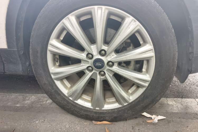 Used Ford Kuga 2017 EcoBoost 245 4x4 Prestige Edition Right Front Wheel Hub
