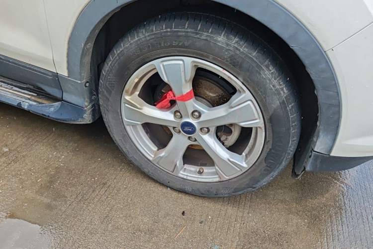 Used Ford Kuga 2017 EcoBoost 180 Two-Wheel-Drive Tiger Leap Model Right Front Wheel Hub