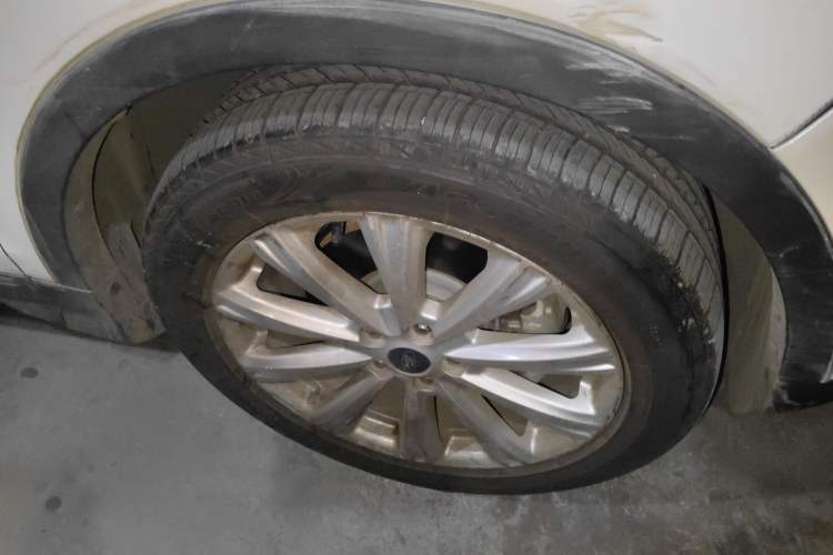 Used Ford Kuga 2017 EcoBoost 245 4x4 Prestige Edition Right Front Wheel Hub