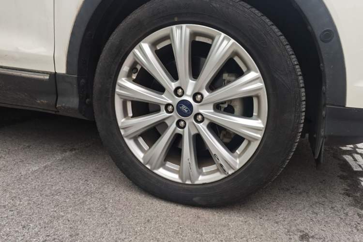 Used Ford Kuga 2017 EcoBoost 245 Four-Wheel Drive Titanium Edition Right Front Wheel Hub