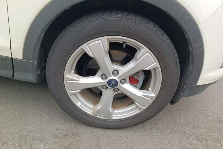 Used Ford Kuga 2017 EcoBoost 180 Two-Wheel-Drive Platinum Edition Right Front Wheel Hub