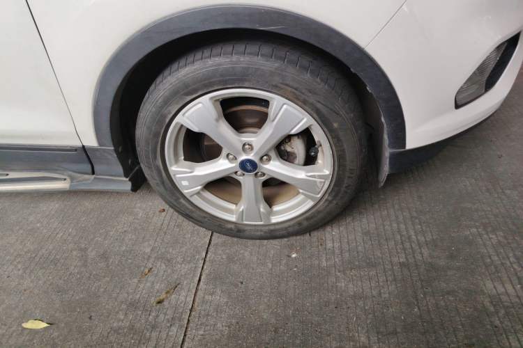 Used Ford Kuga 2017 EcoBoost 180 Two-Wheel-Drive Elite Trim Right Front Wheel Hub