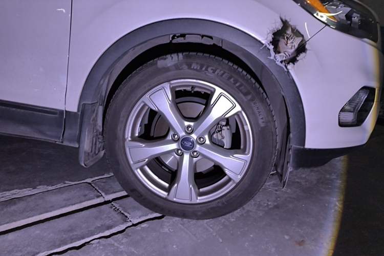 Used Ford Kuga 2017 EcoBoost 180 Two-Wheel-Drive Platinum Edition Right Front Wheel Hub