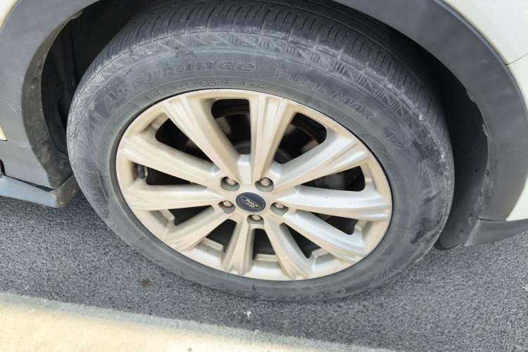 Used Ford Kuga 2017 EcoBoost 180 Two-Wheel-Drive Luxury Wing Edition Right Front Wheel Hub