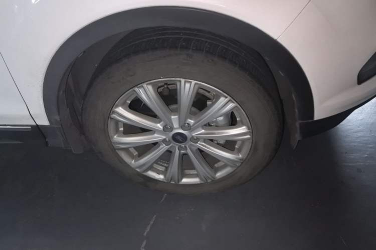 Used Ford Kuga 2017 EcoBoost 245 4x4 Prestige Edition Right Front Wheel Hub