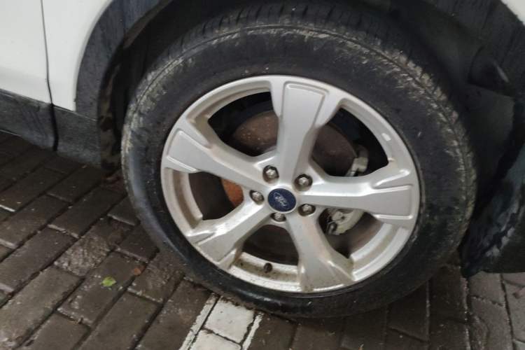 Used Ford Kuga 2017 EcoBoost 180 Two-Wheel-Drive Tiger Leap Model Right Front Wheel Hub