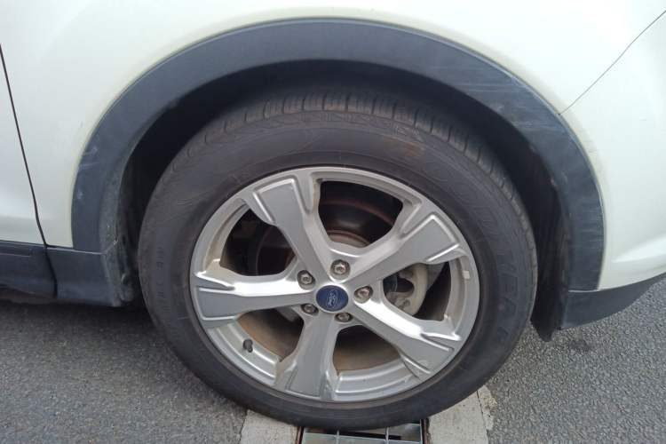 Used Ford Kuga 2017 EcoBoost 180 Two-Wheel-Drive Tiger Leap Model Right Front Wheel Hub