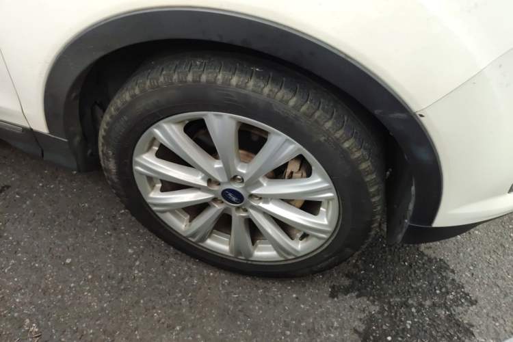Used Ford Kuga 2017 EcoBoost 180 Two-Wheel-Drive Luxury Wing Edition Right Front Wheel Hub