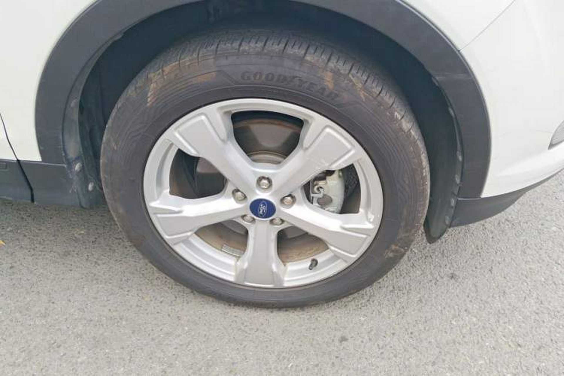 Used Ford Kuga 2017 EcoBoost 245 Four-Wheel Drive Platinum Edition Right Front Wheel Hub