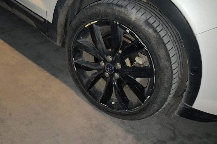 Used Ford Kuga 2017 EcoBoost 245 Four-Wheel-Drive Sport Model Right Front Wheel Hub