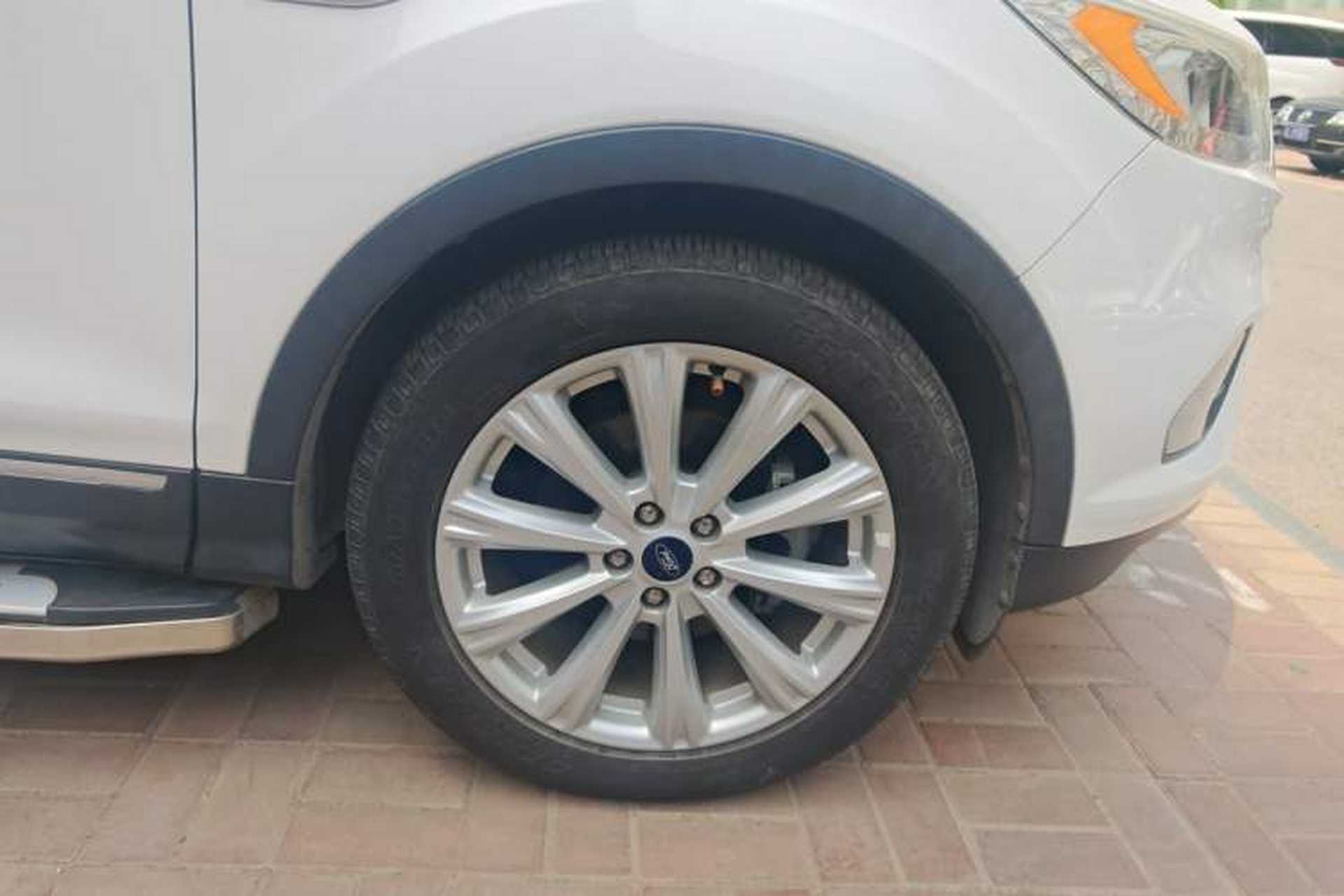 Used Ford Kuga 2017 EcoBoost 180 Two-Wheel-Drive Luxury Wing Edition Right Front Wheel Hub